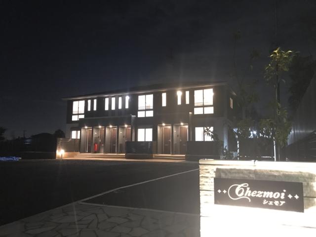 シェモア 外観写真（夜）