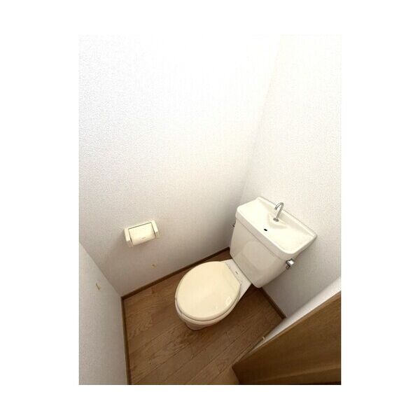 エステートピース202号室 トイレ