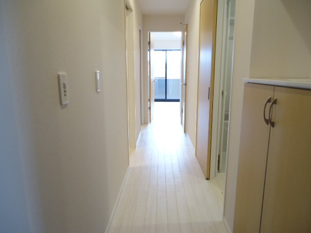 エレガンスエイト 廊下