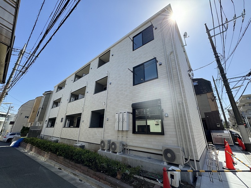 El Camino（ｴﾙ ｶﾐｰﾉ）2階 外観