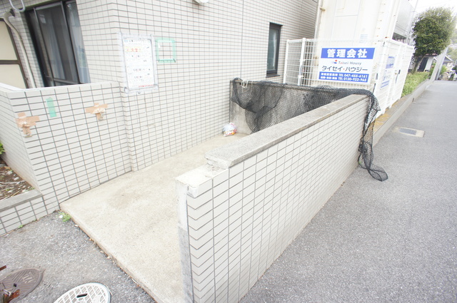 ハイツ近藤0102号室 敷地内ゴミ捨て場