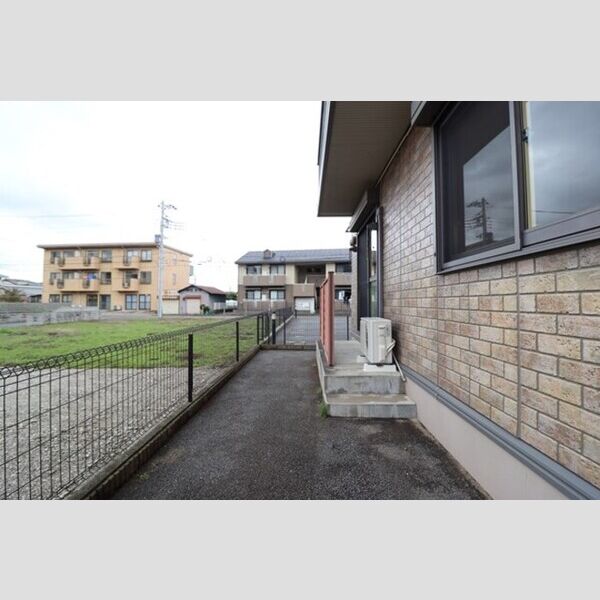 リュミエール105号室 専用庭