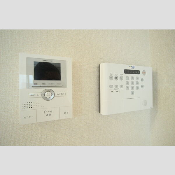 フローラ野沢 105号室セキュリティ・モニター付きインターホン