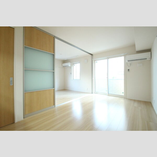 コルノリザイア 101号室　LDK