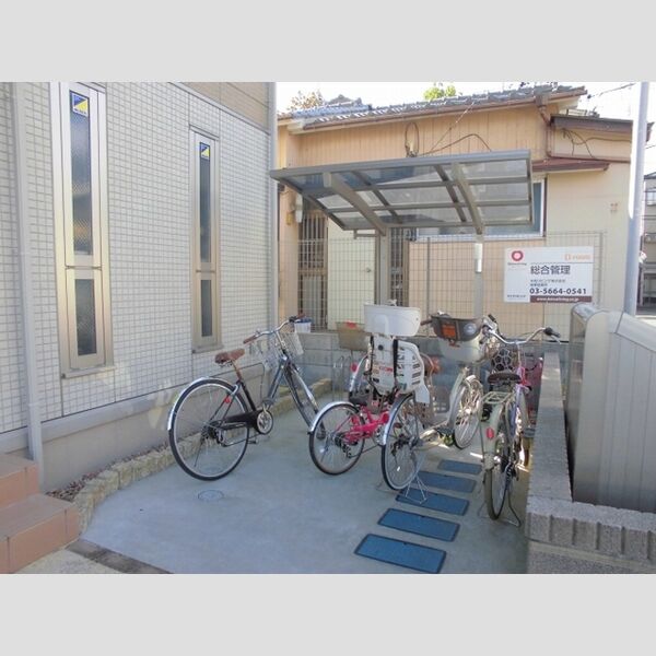 フローラ 駐輪場