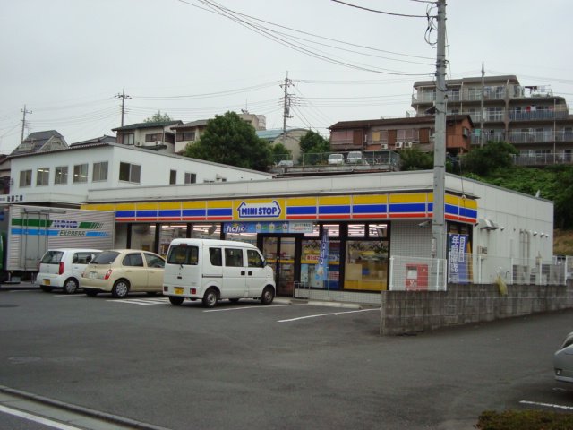 ラ・オリヴィエ ミニストップ川越岸町店まで353ｍ