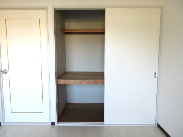 グランデール緑園0310号室 洋室１　収納　※別号室の参考写真です(現況優先・仕様違いの場合あり)