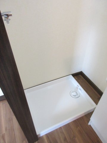 コーポ三晃Ｂ 室内洗濯機置場　※別号室の参考写真です(現況優先・仕様違いの場合あり)