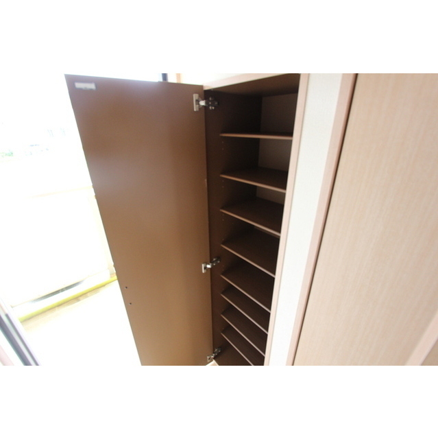 ロワジール204号室 玄関