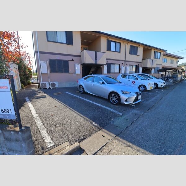 ドミールアルテミス 駐車場