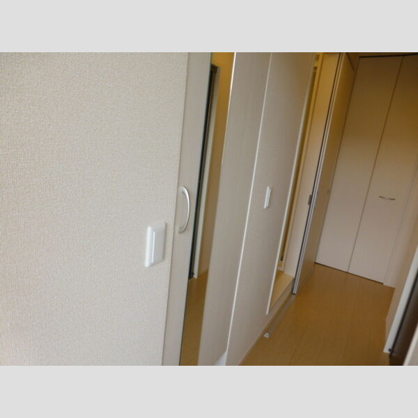 エル・ラヴィーヌ　C 玄関