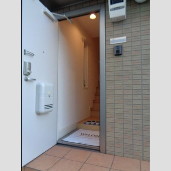 カーサ・ラ・ティーダ 201号室　玄関