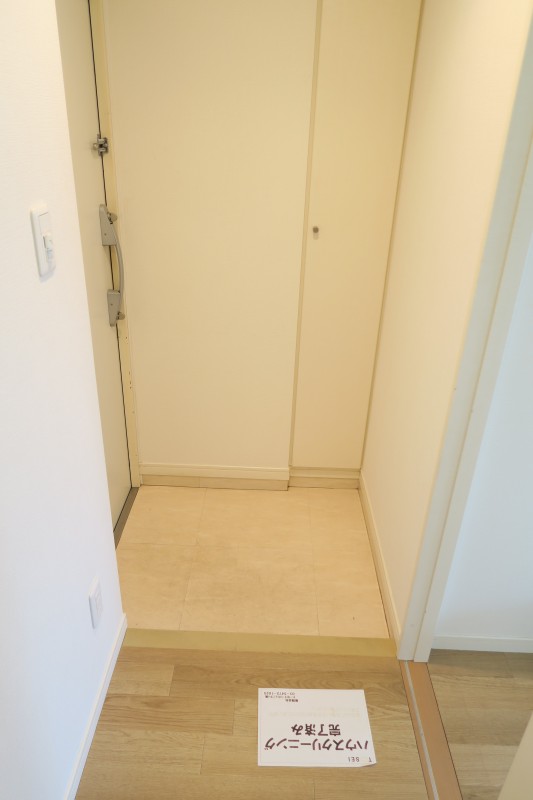 マーレ横浜白金7階 玄関