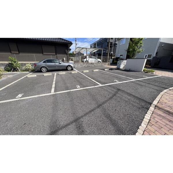 Crest　Garden201号室 駐車場