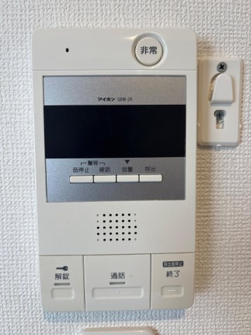 アミテラス伊勢原（旧レジェンド伊勢原シェアハウス） TVモニター付きインターホンで来訪者の顔が見られて安心です