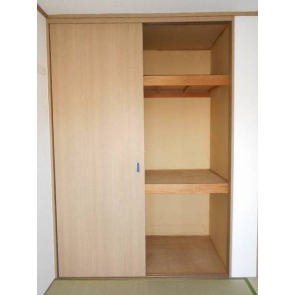 フレンドハイツ 収納