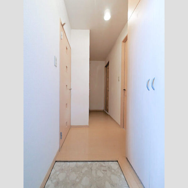 コゥジーコート　A/B 玄関(内側)