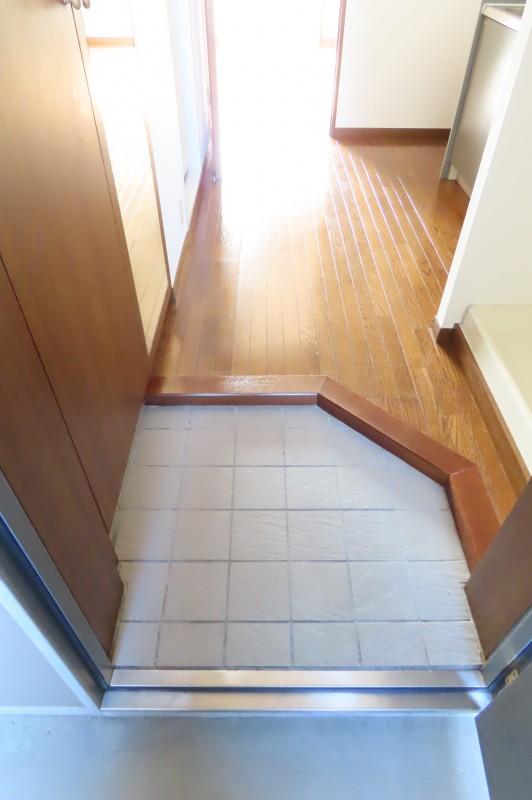 Ｔ’ｓ　ｇａｒｄｅｎ稲城2階 玄関