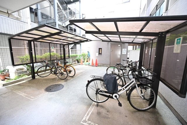 アーバンヒルズ早稲田5階 駐輪場