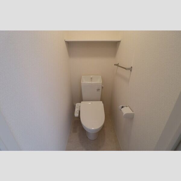 ソレイルKZ101号室 トイレ　温水洗浄暖房便座