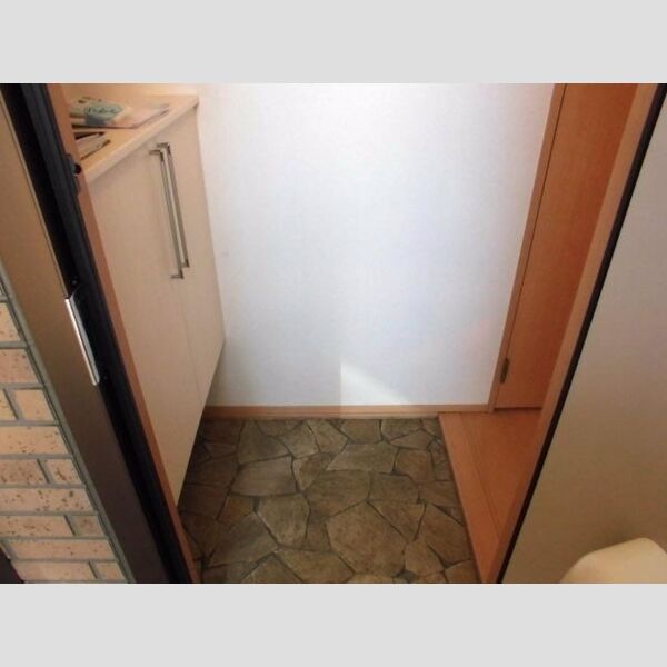 ピュアマインド　C 玄関