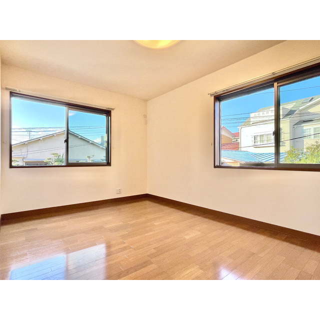 石田シャーウッド貸家 ☆洋室8.1帖