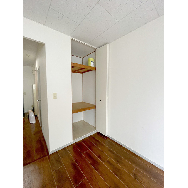 ひかりコーポ小日向 奥行きのある収納スペース