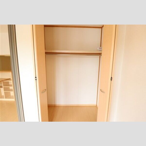 メゾンローレル　Ⅰ 201号室 クローゼット