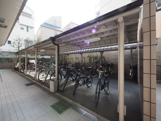 ザ・ステージ早稲田2階 駐輪場