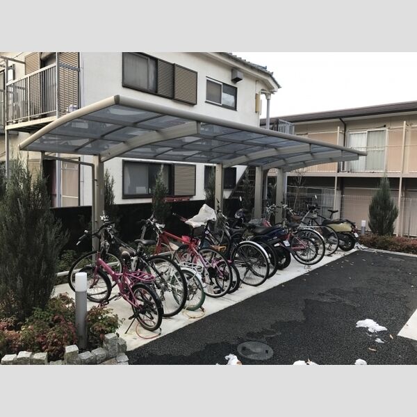 セジュールラフィネ 屋根付駐輪場