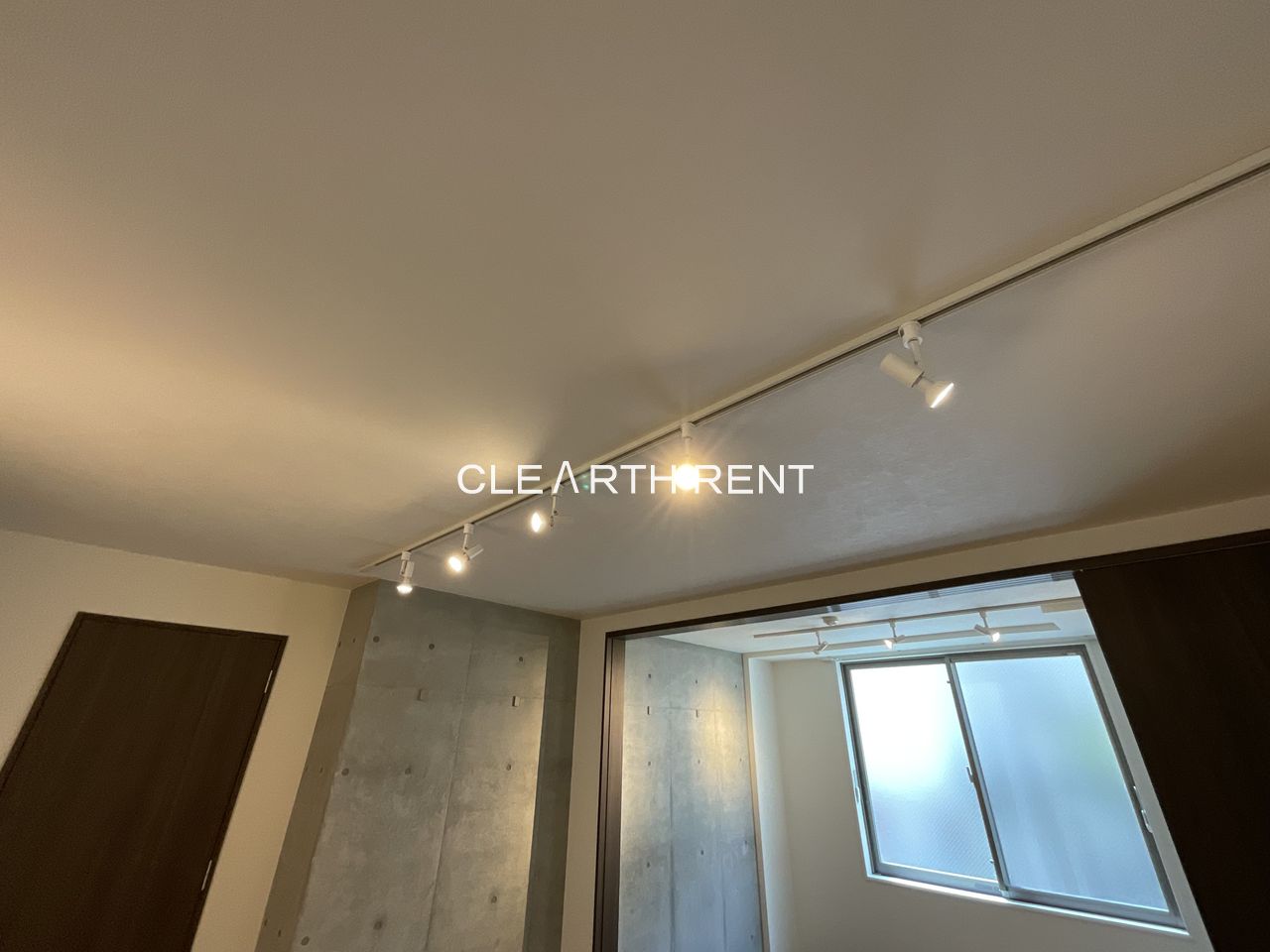 ＧＲＡＮ ＰＡＳＥＯ芝公園1階 照明の角度を変えられるオシャレなライティングレール照明