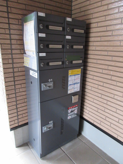 ヴィラプレドミナント0302号室 集合ポスト／宅配ボックス　※現況優先