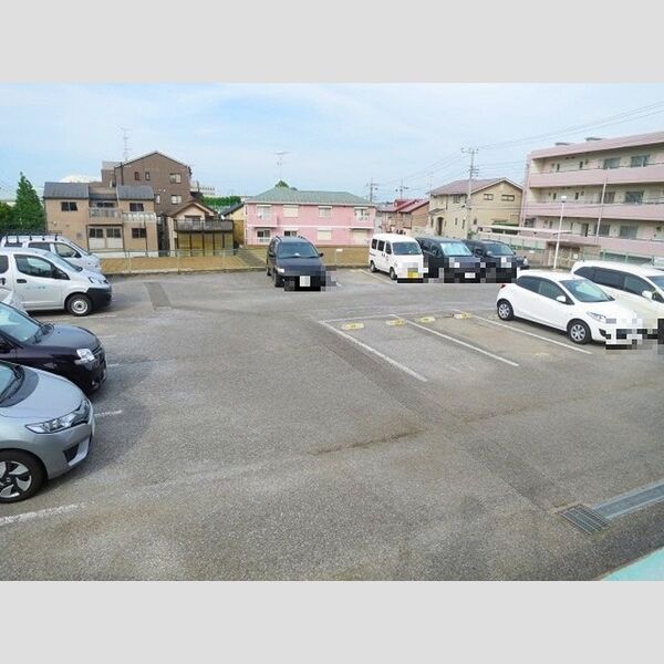 松丸第二コーポラス 駐車場