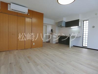 プラスＯＮＥ2階 内観