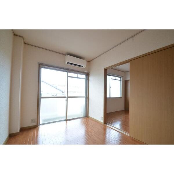 エステートピア山崎A リビング