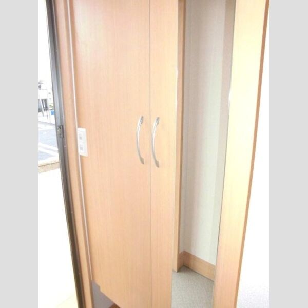 シャインアイリス　Ⅱ102号室 シューズボックス