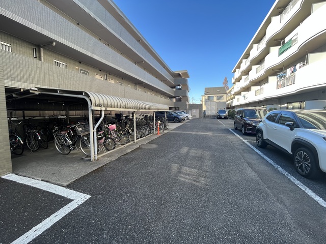 アーク・アン・シェル 駐車場