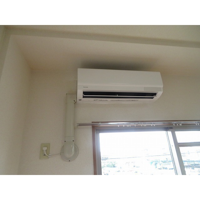 ヴィレッジ・イン・上高井戸0201号室 エアコン