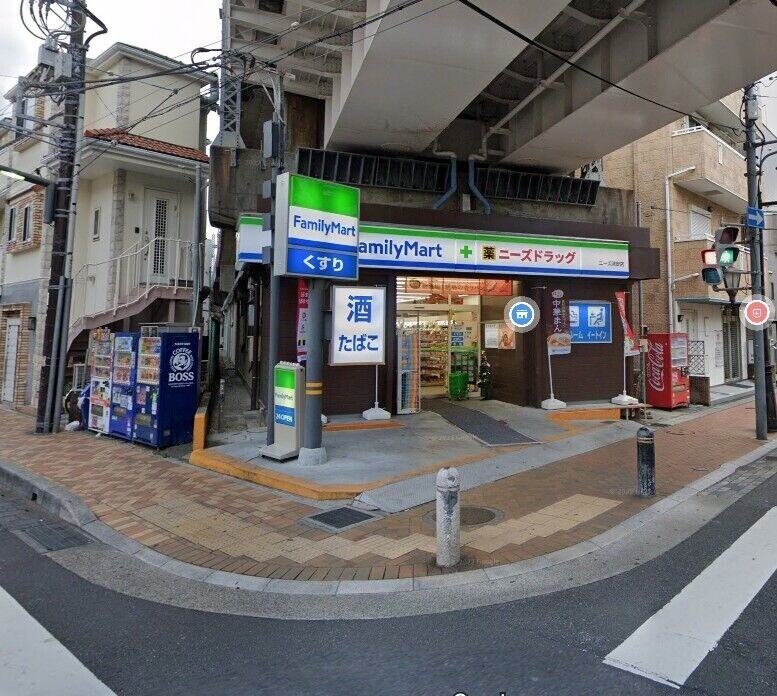 フロレゾン浦安(E-081)1階 ファミリーマートニーズ浦安店