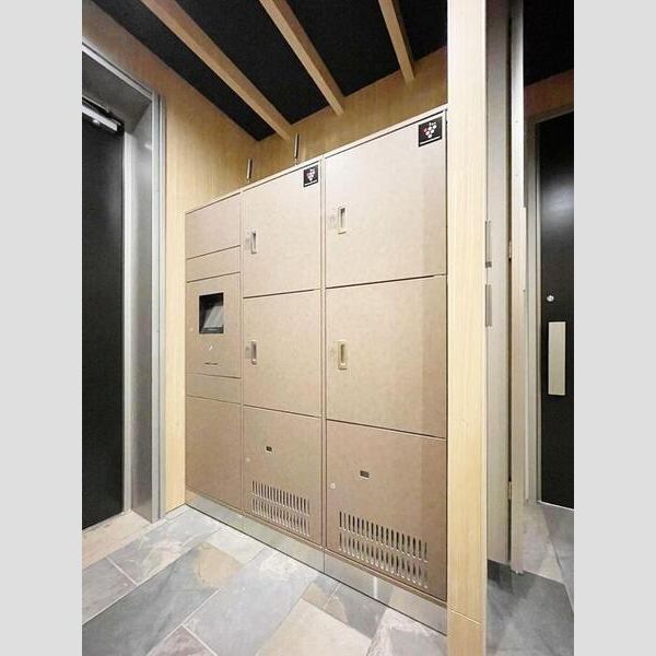 タチェット三郷中央 宅配ボックス