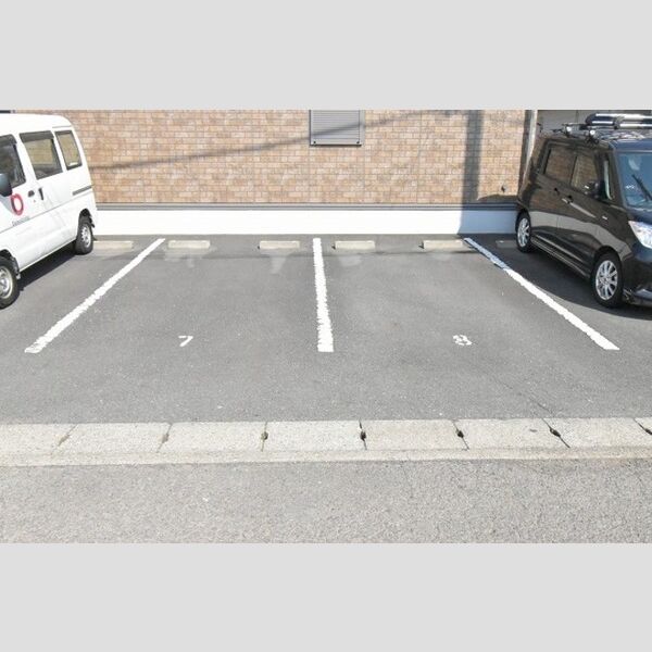 メゾン・ボナール　A・BA102号室 駐車場