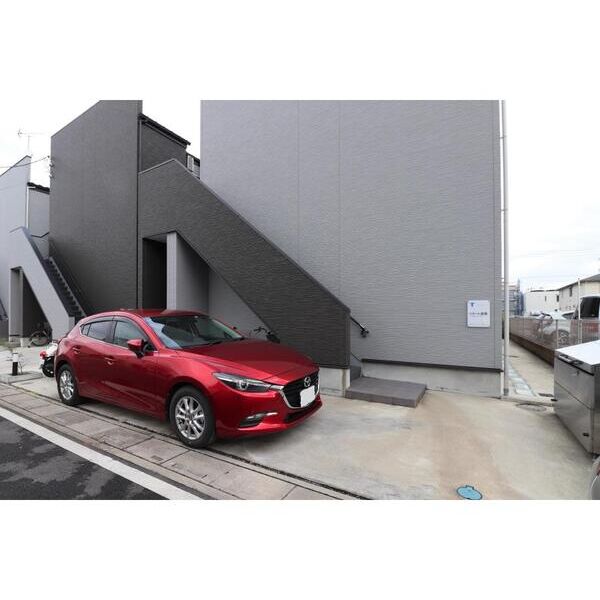 リラート美園 駐車場