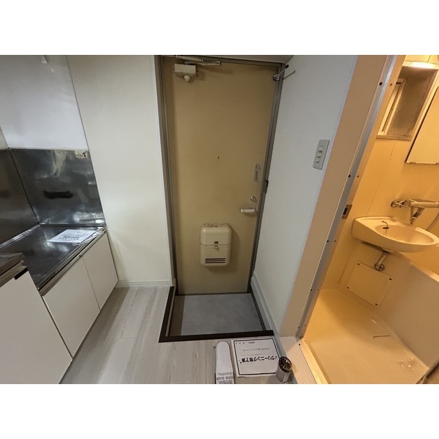 クイーンパレス102号室 玄関