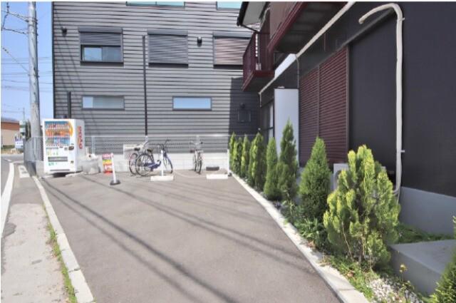 ファイブ鶴巻 駐車場