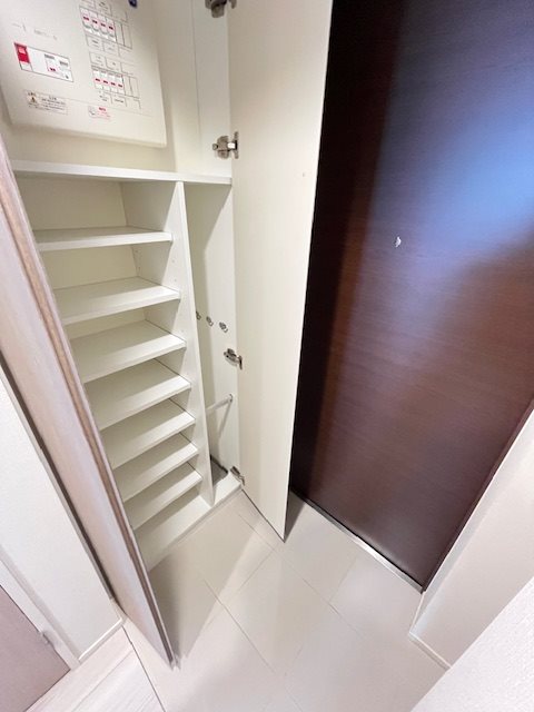 クロスレジデンス飯田橋2階 収納