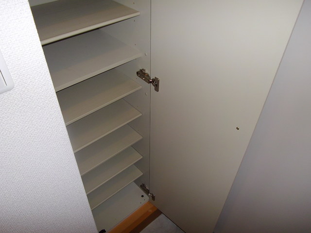 ラフィーネ0105号室 下駄箱
