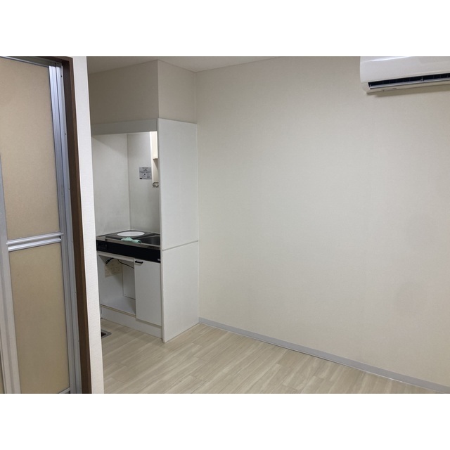 第100オーナーズビル301号室 リビング