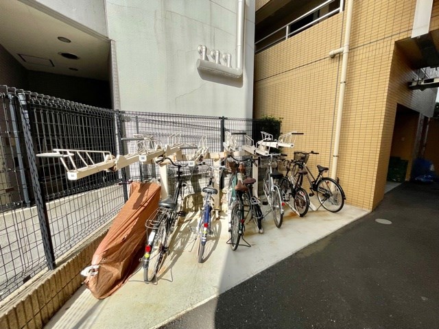 レジディア町屋12階 駐輪場