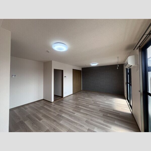 ハイカムールST・ユアサ203号室 LDK