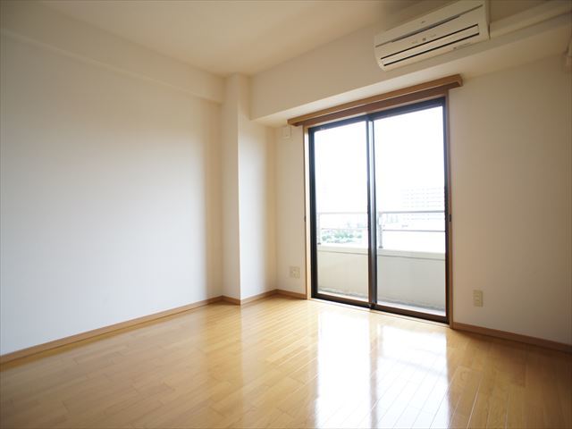 エクセルグランデ高洲0704号室 ゆったりとしたリビングです